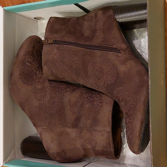 Andrew Geller dark mushroom ankle boots - Picture 9 of 9